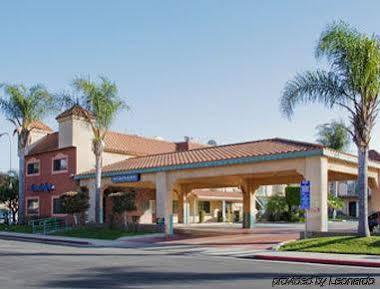 Travelodge By Wyndham Lynwood Bagian luar foto