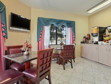 Travelodge By Wyndham Lynwood Bagian luar foto