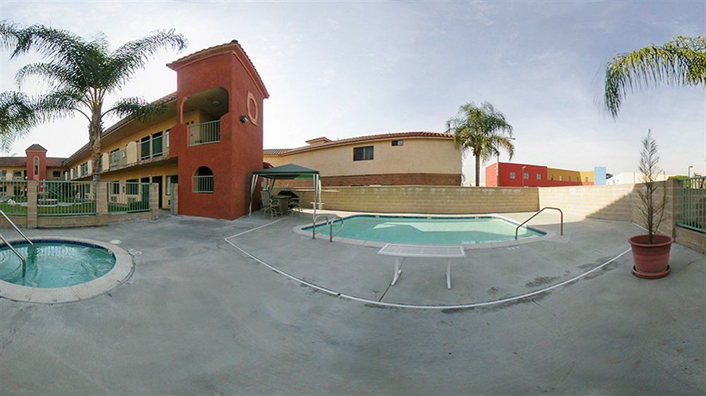 Travelodge By Wyndham Lynwood Bagian luar foto